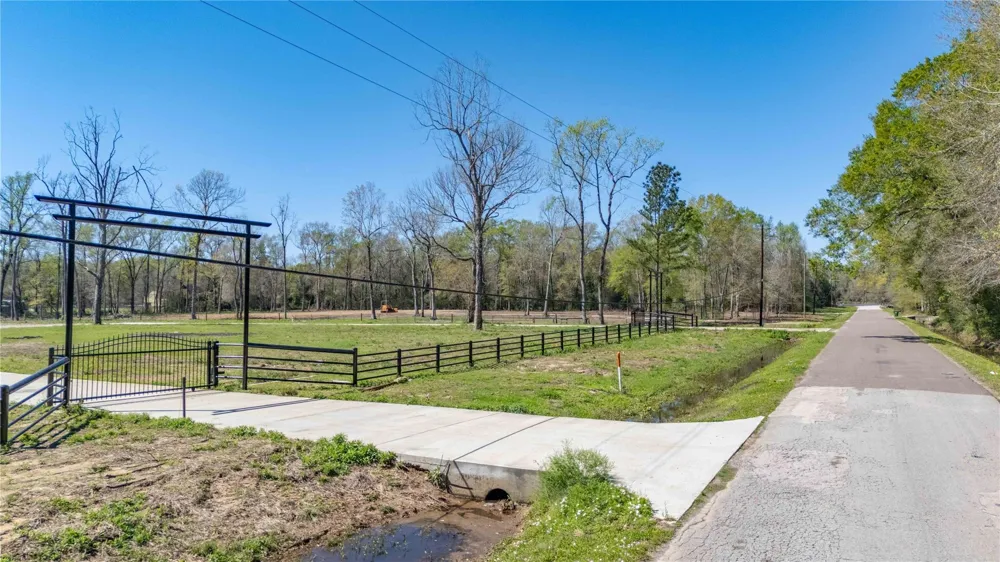 168 County Road 470 Dayton, TX 77535
