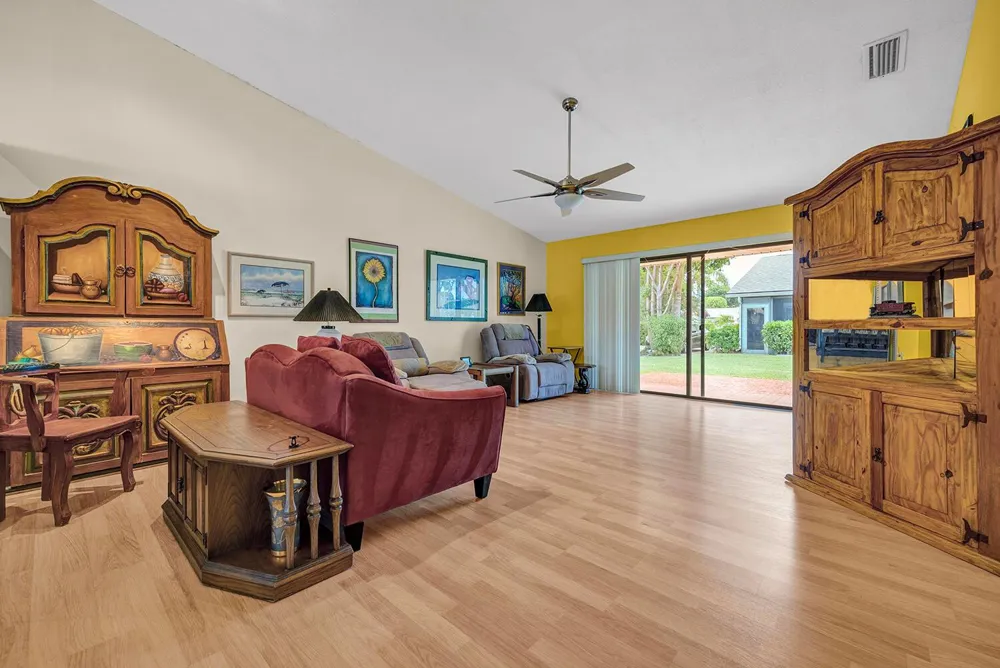 8 Eaton Place Boynton Beach, FL 33426