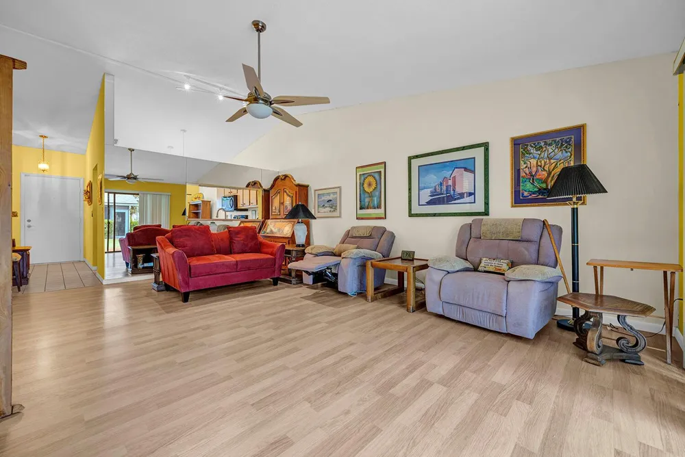8 Eaton Place Boynton Beach, FL 33426