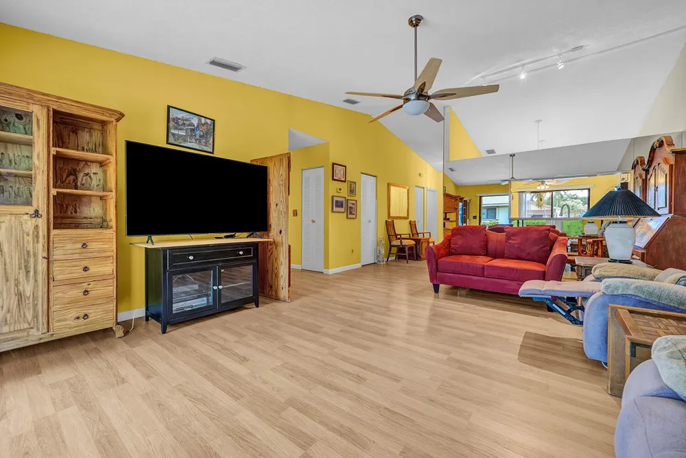 8 Eaton Place Boynton Beach, FL 33426