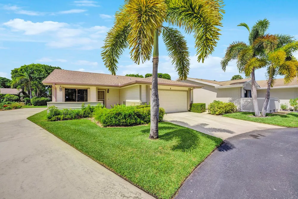 8 Eaton Place Boynton Beach, FL 33426