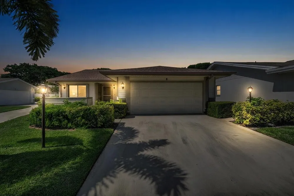 8 Eaton Place Boynton Beach, FL 33426