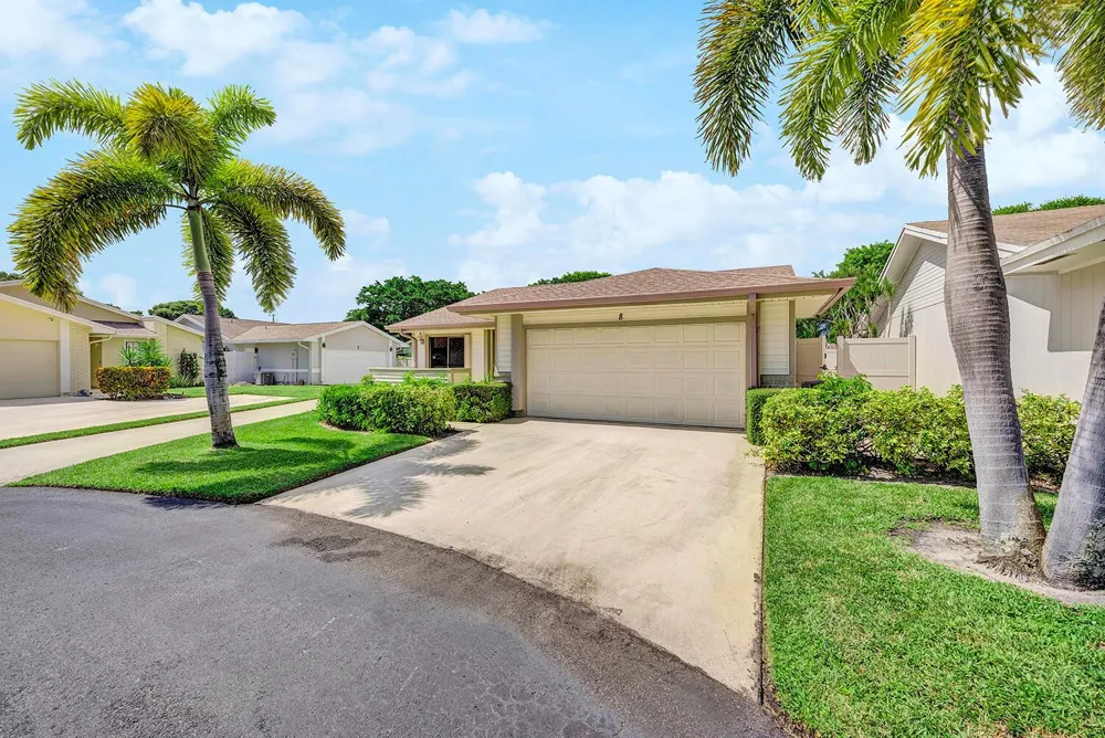 8 Eaton Place Boynton Beach, FL 33426