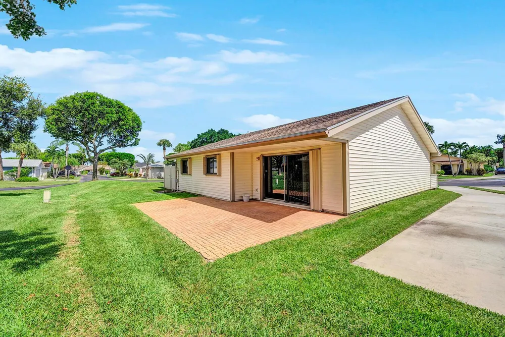8 Eaton Place Boynton Beach, FL 33426