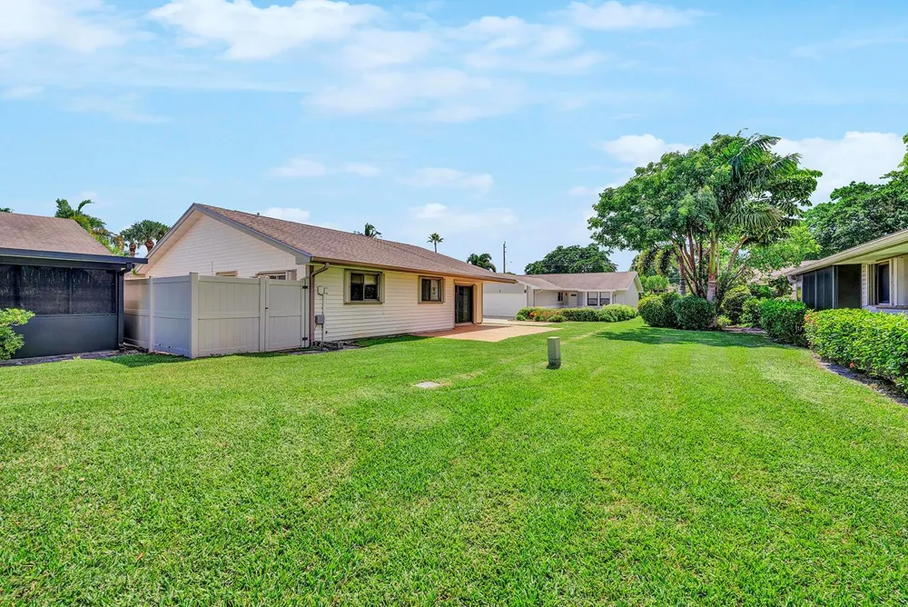 8 Eaton Place Boynton Beach, FL 33426