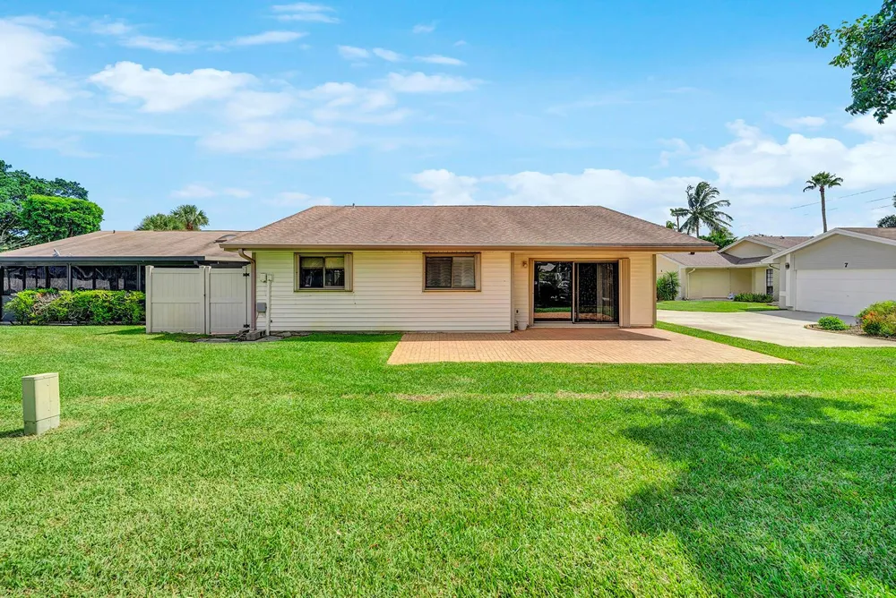 8 Eaton Place Boynton Beach, FL 33426