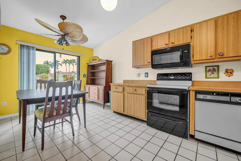 8 Eaton Place Boynton Beach, FL 33426