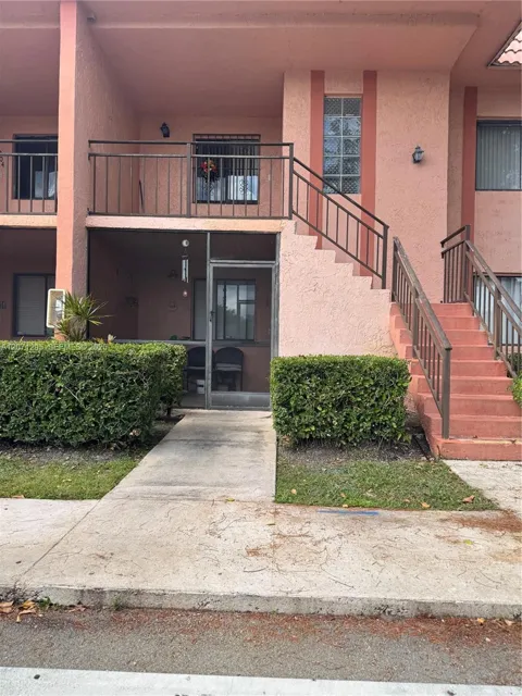 215 Lakeview Dr #105