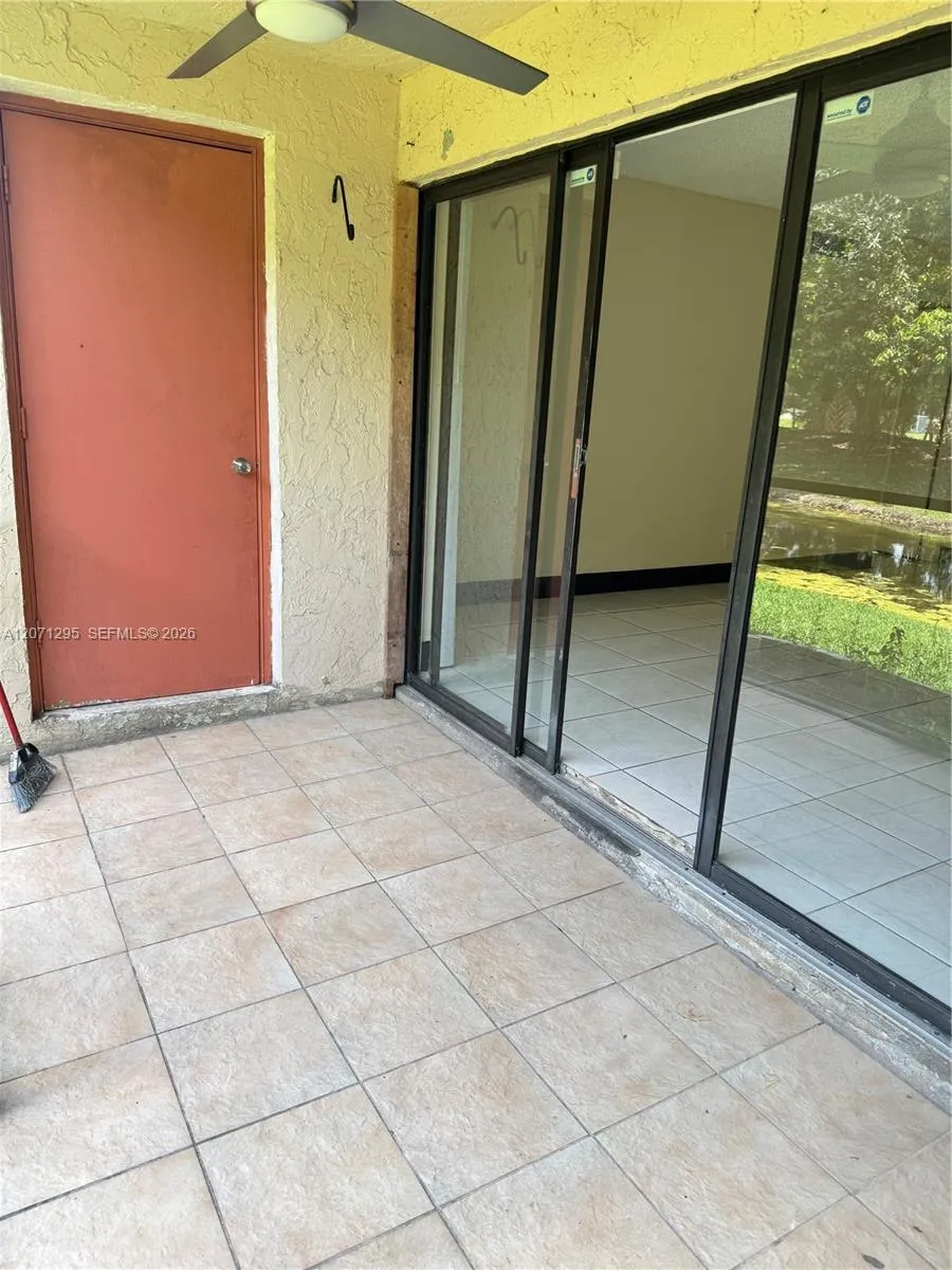 215 Lakeview Dr #105 Weston, FL 33326