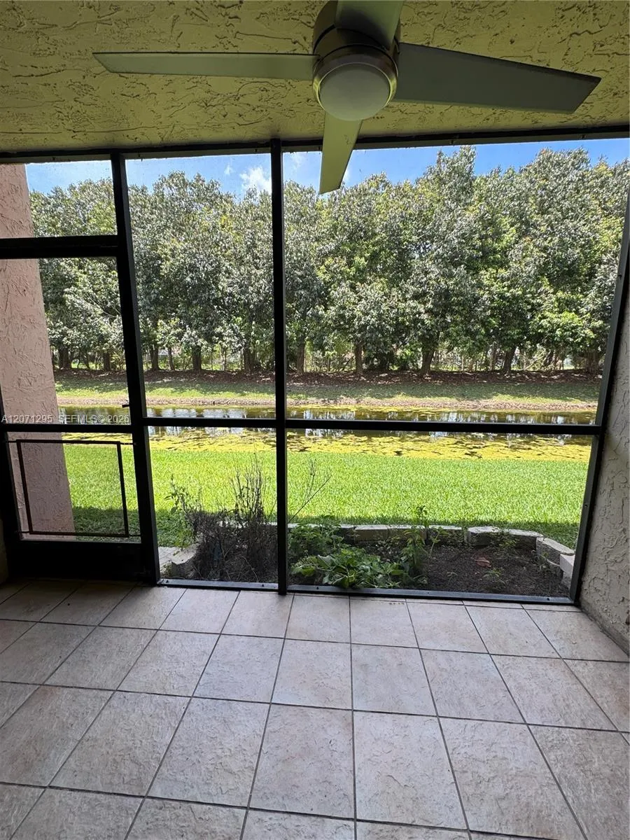 215 Lakeview Dr #105 Weston, FL 33326