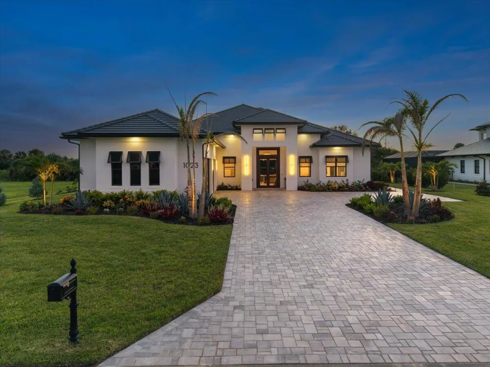 1023 W POLO GROUNDS DRIVE Vero Beach, FL 32966