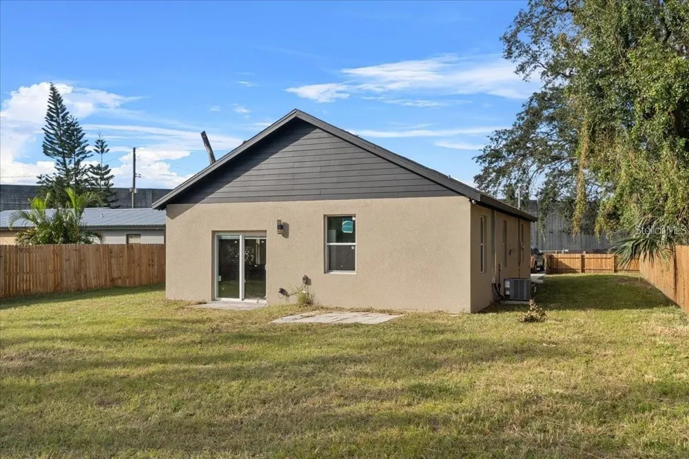 724 W CRESCENT DRIVE Lakeland, FL 33805