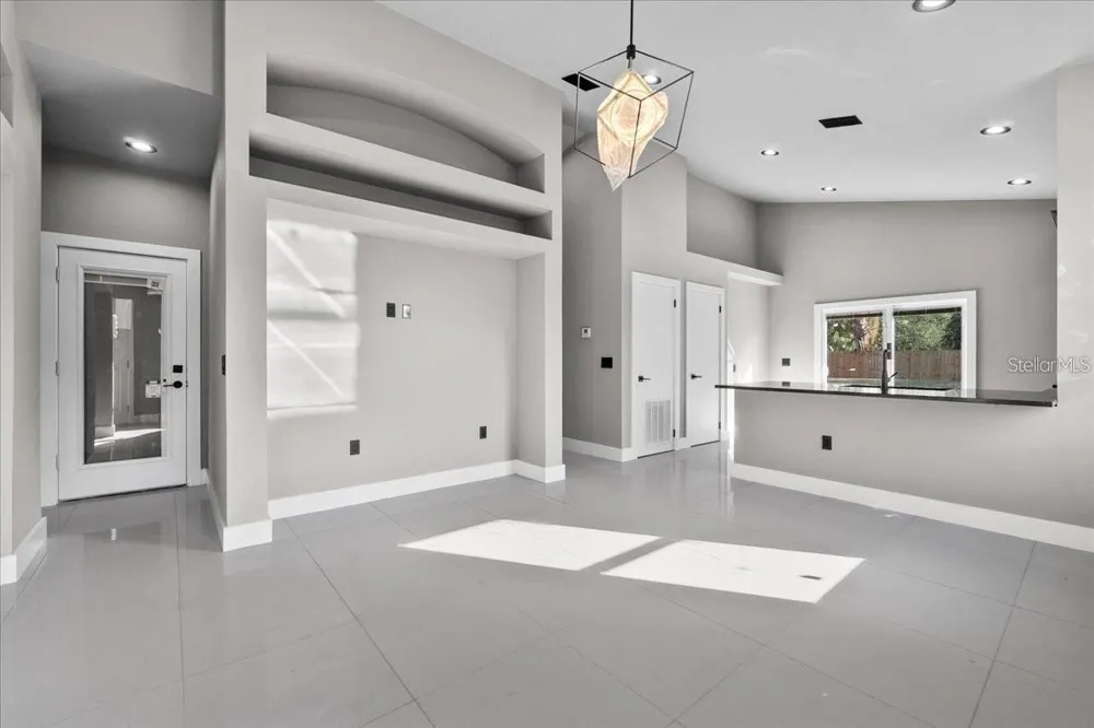 724 W CRESCENT DRIVE Lakeland, FL 33805