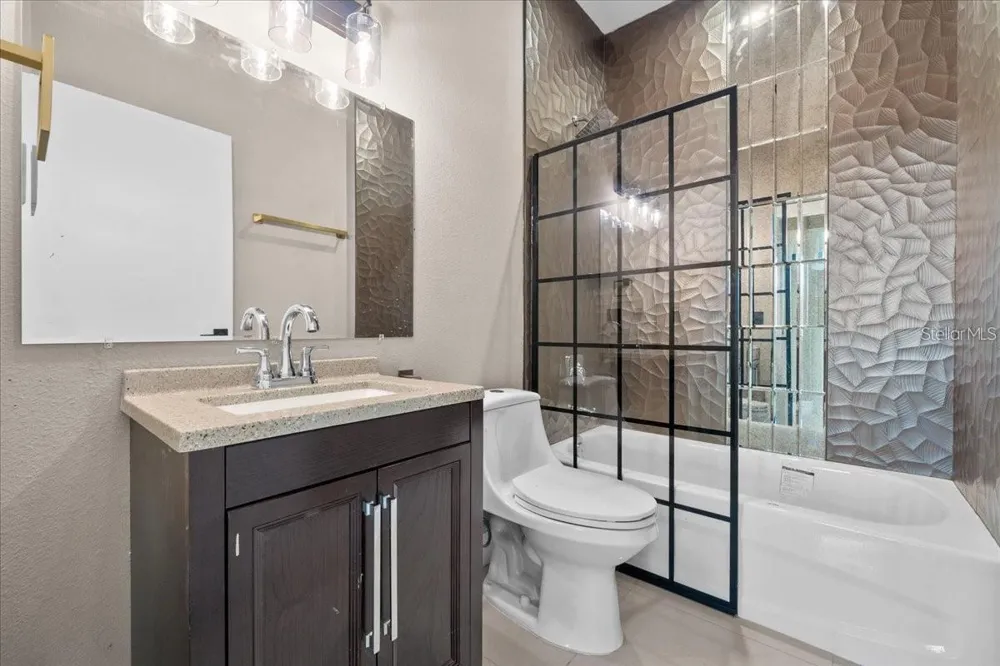 724 W CRESCENT DRIVE Lakeland, FL 33805