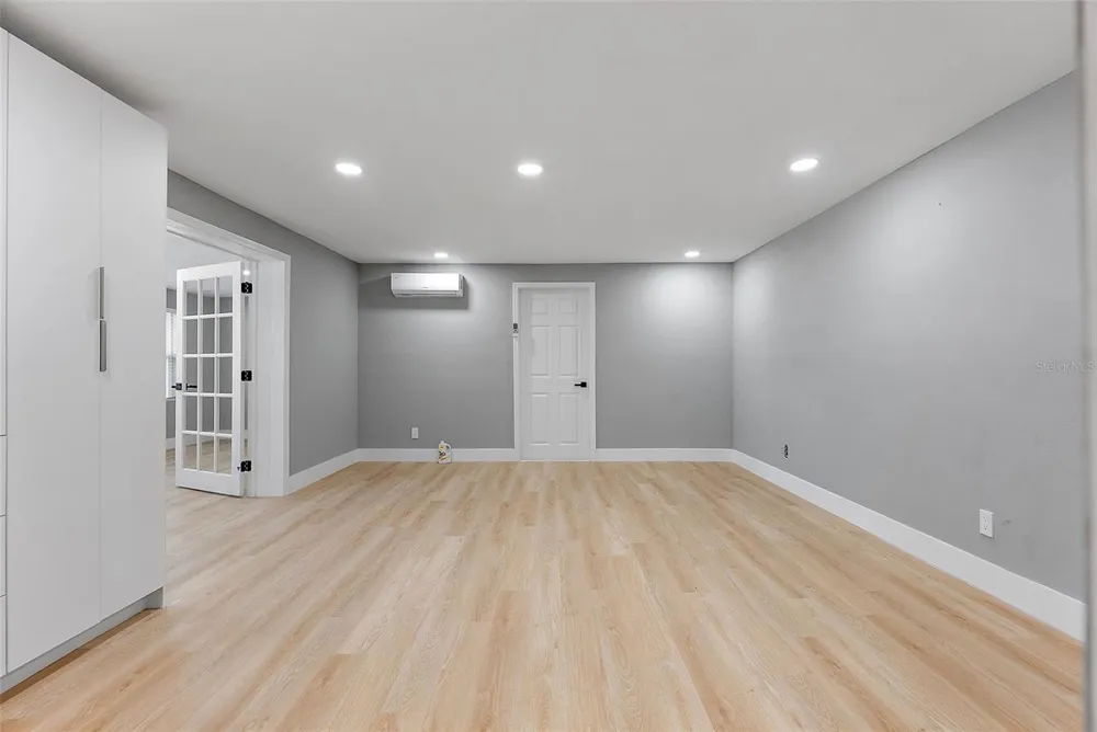 3926 HELENA STREET NE St Petersburg, FL 33703