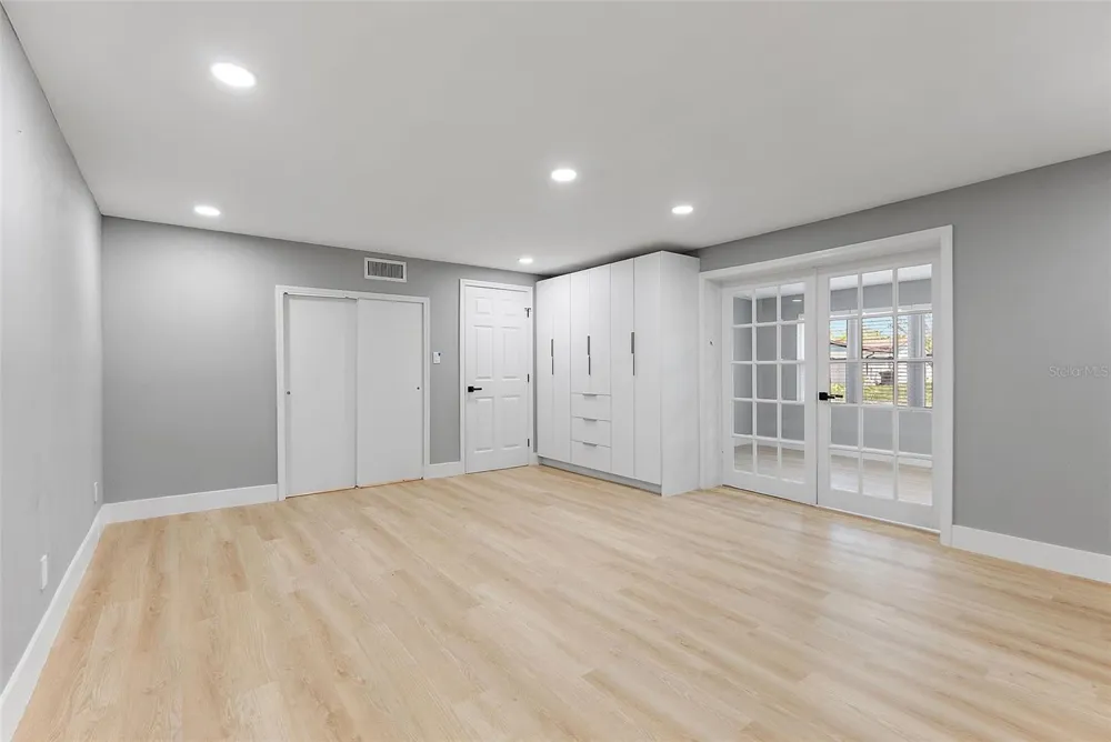 3926 HELENA STREET NE St Petersburg, FL 33703