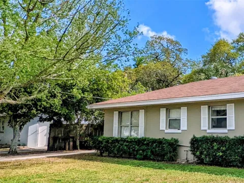 1905 19TH AVENUE W