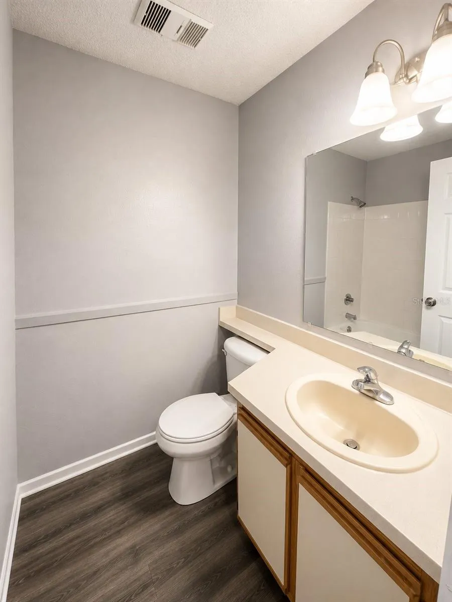 234 AFTON SQUARE #208 Altamonte Springs, FL 32714