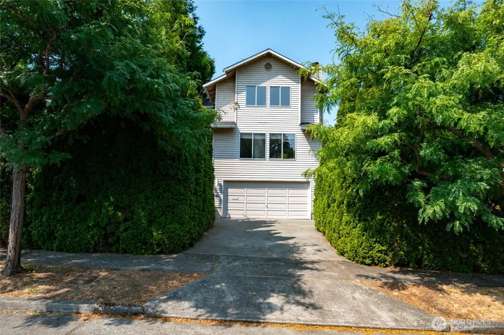 4407 30th Avenue W Seattle, WA 98199