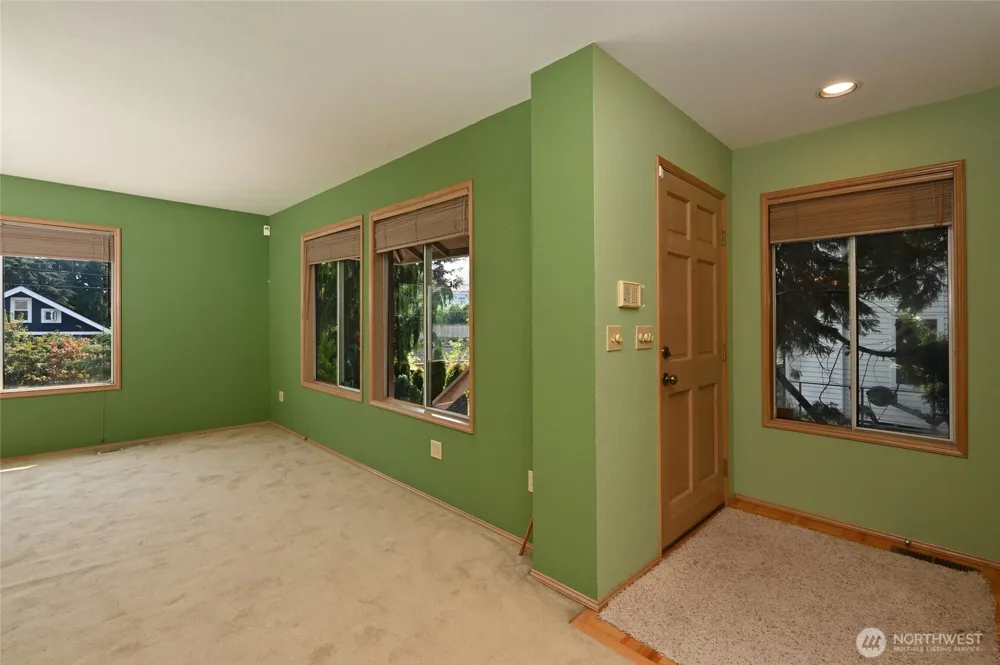 4407 30th Avenue W Seattle, WA 98199