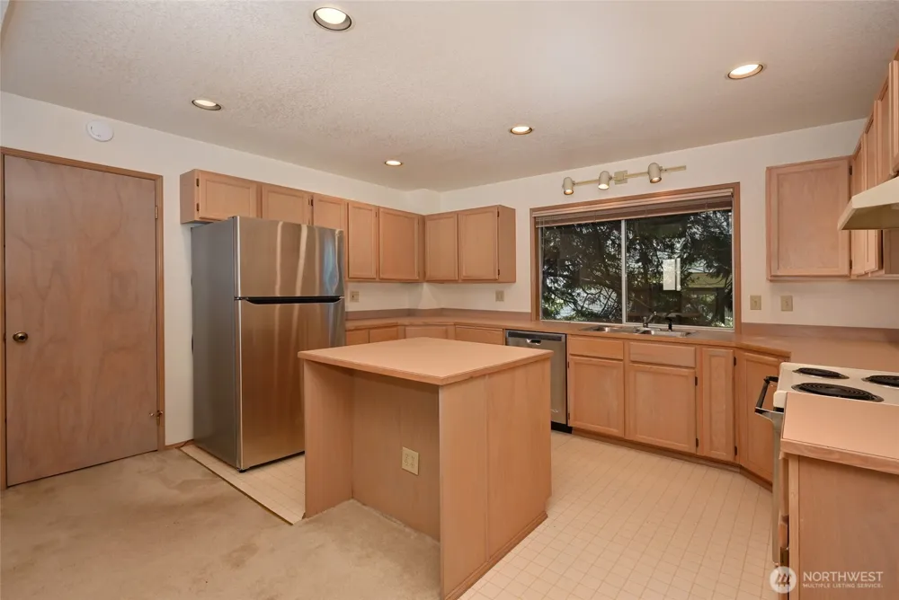 4407 30th Avenue W Seattle, WA 98199