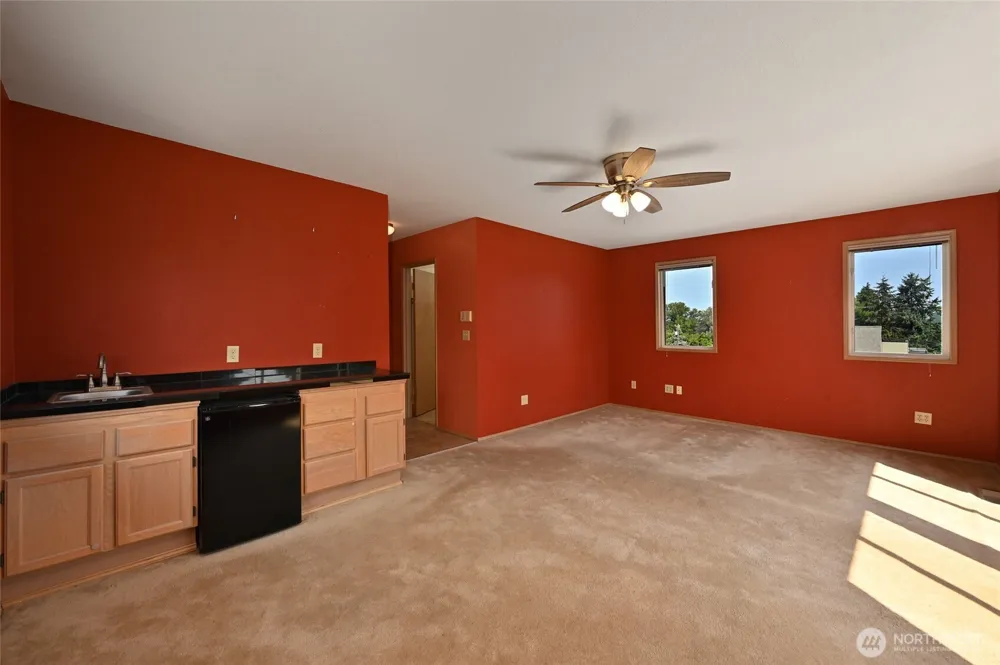 4407 30th Avenue W Seattle, WA 98199