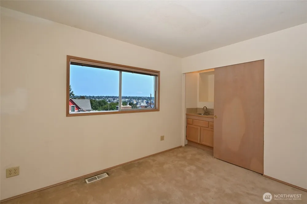 4407 30th Avenue W Seattle, WA 98199