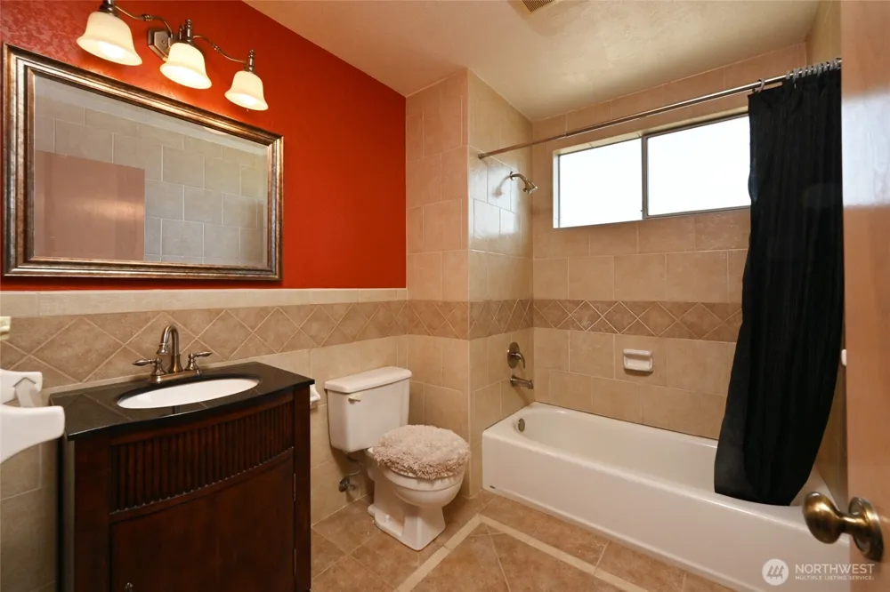 4407 30th Avenue W Seattle, WA 98199