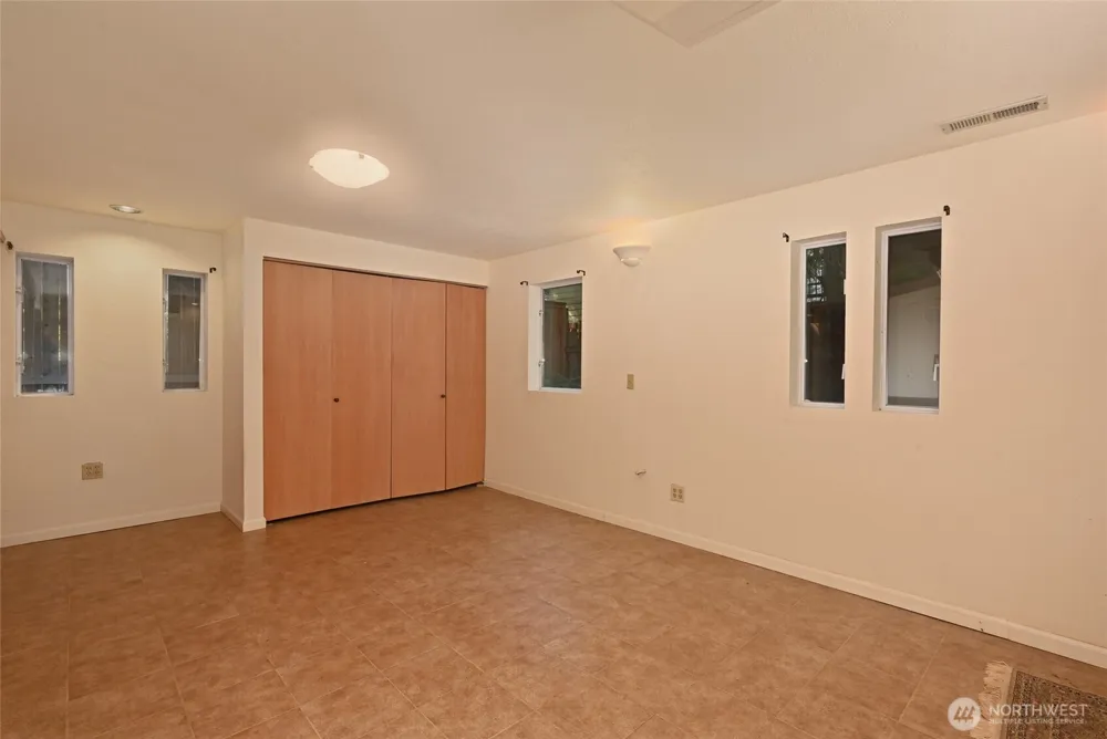 4407 30th Avenue W Seattle, WA 98199