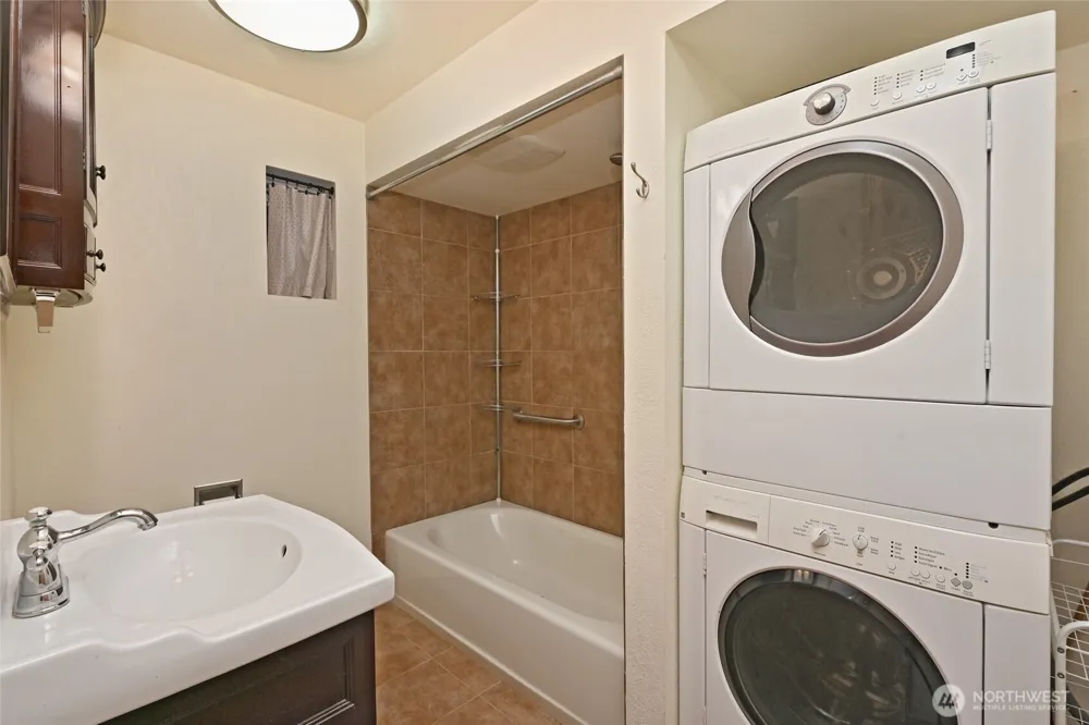 4407 30th Avenue W Seattle, WA 98199