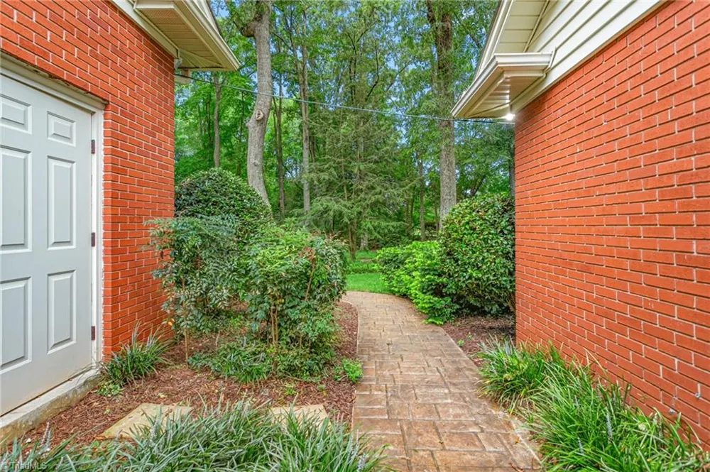 3036 Fairway Drive Burlington, NC 27215