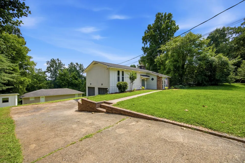 8804 Point South Lane Chattanooga, TN 37421
