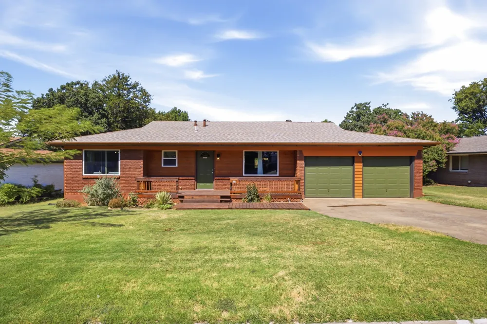 612 Oakwood Drive Euless, TX 76040