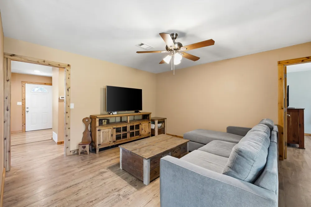 612 Oakwood Drive Euless, TX 76040