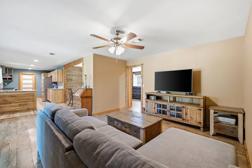 612 Oakwood Drive Euless, TX 76040
