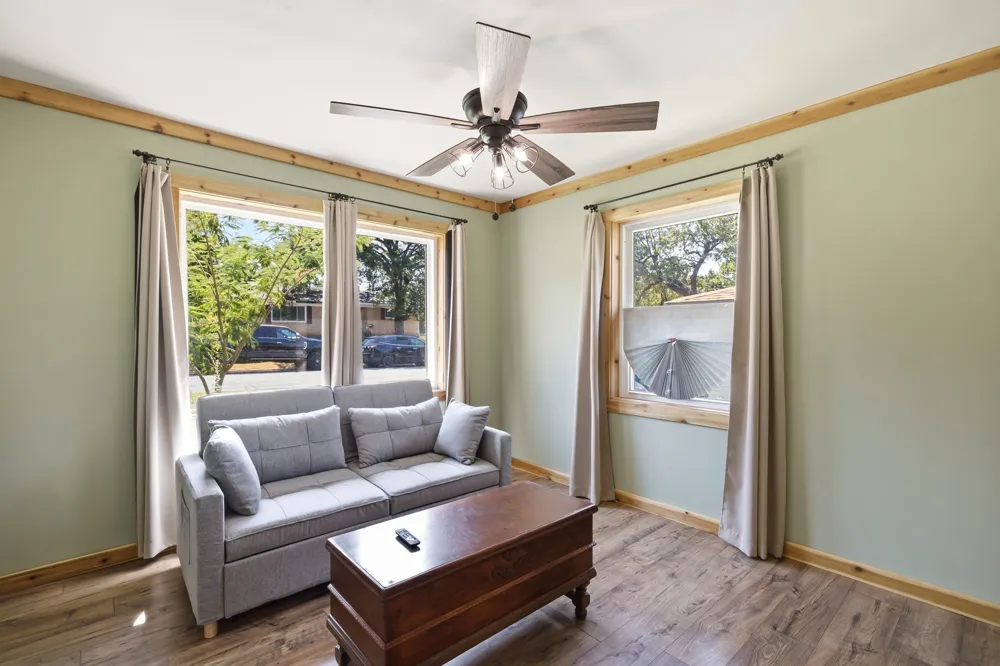 612 Oakwood Drive Euless, TX 76040