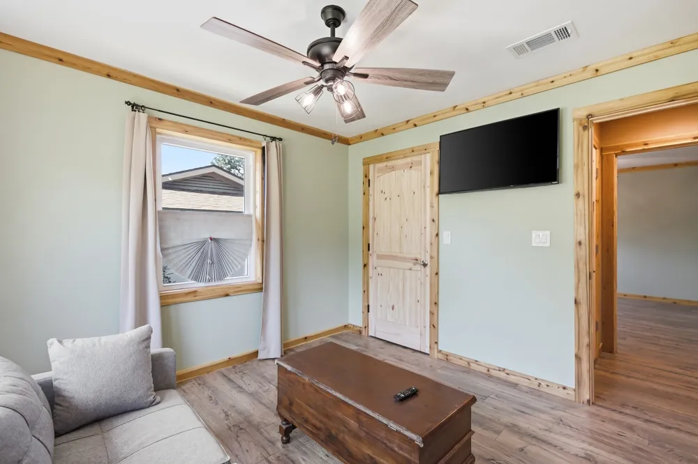 612 Oakwood Drive Euless, TX 76040