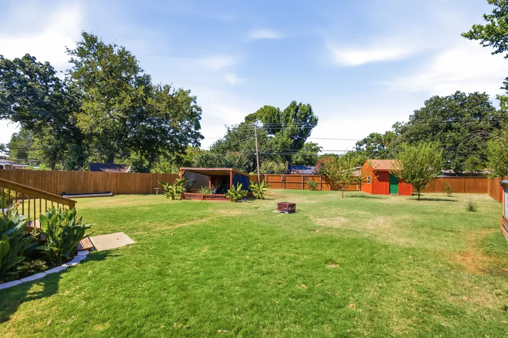 612 Oakwood Drive Euless, TX 76040