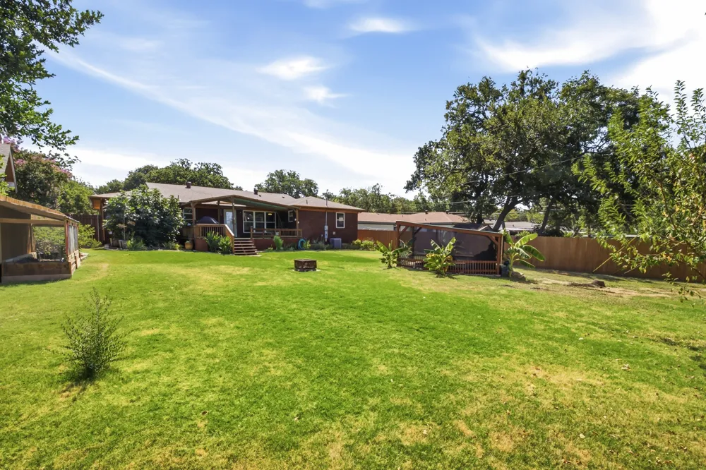 612 Oakwood Drive Euless, TX 76040