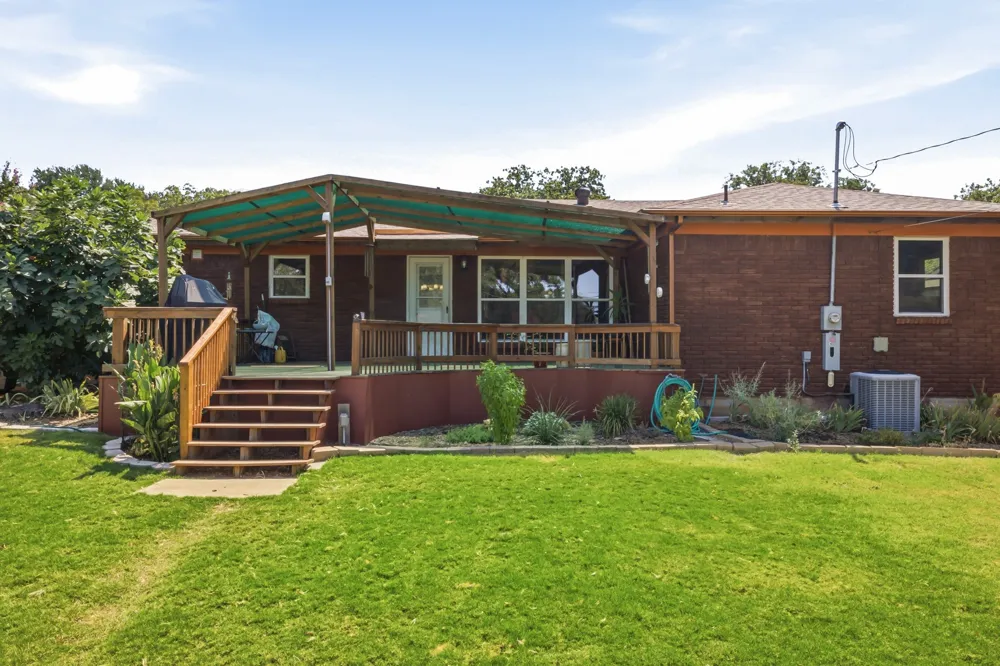 612 Oakwood Drive Euless, TX 76040