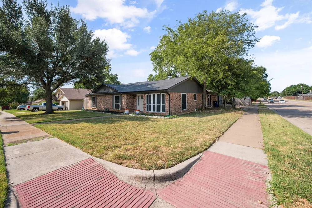 767 NW Ann Lois Lane Burleson, TX 76028