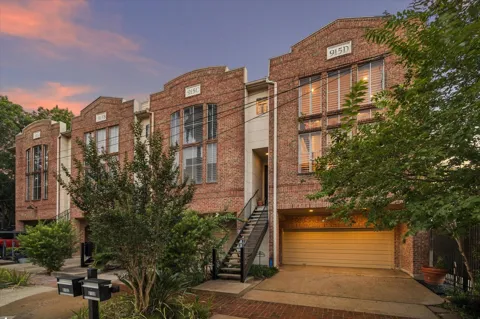915 Knox Street #D