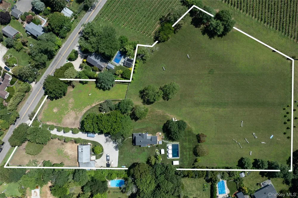 2850 Main Bayview Road Southold, NY 11971