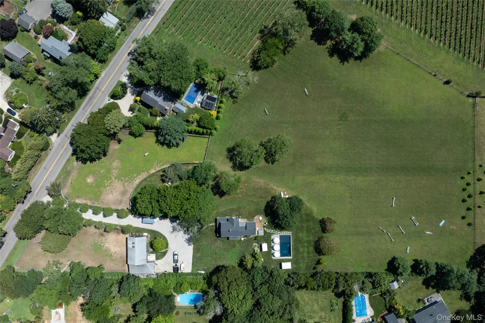 2850 Main Bayview Road Southold, NY 11971
