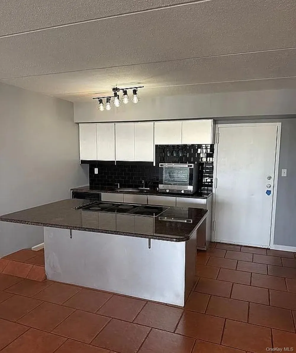 725 Miller Avenue #410 Freeport, NY 11520