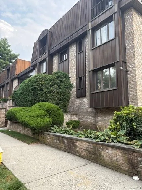 130 S. Middle Neck Road #6