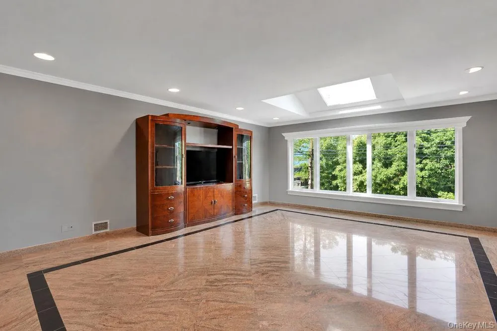 162-15 88th Street Howard Beach, NY 11414