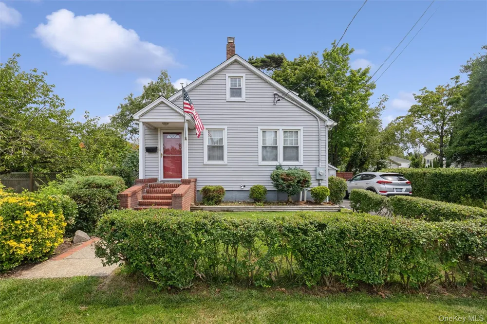 27 Litchfield Avenue Babylon, NY 11702
