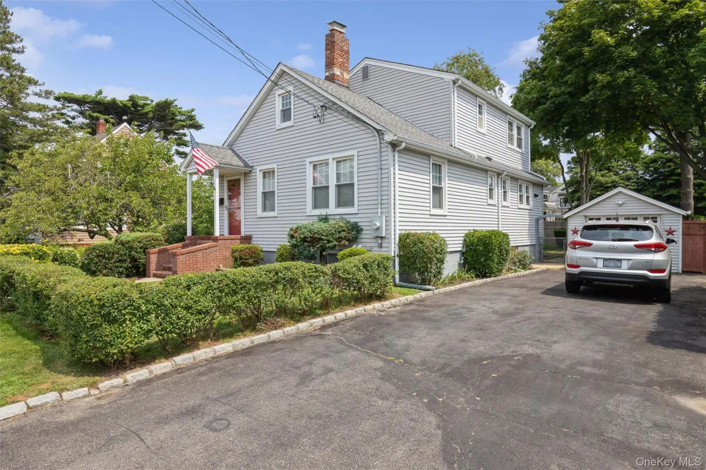 27 Litchfield Avenue Babylon, NY 11702