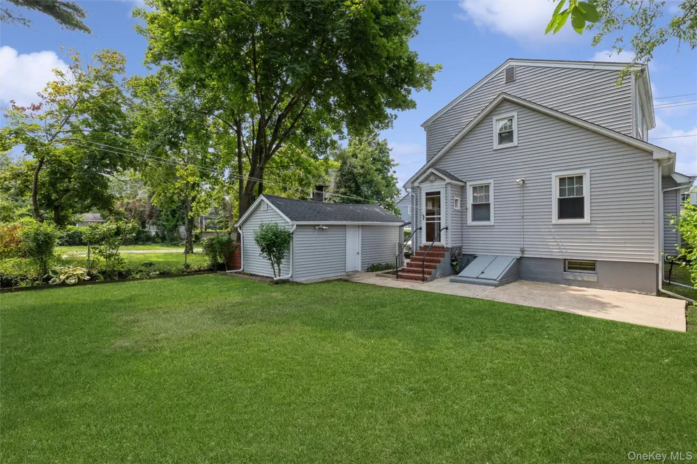 27 Litchfield Avenue Babylon, NY 11702